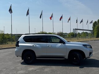 2018 Toyota Land Cruiser Prado 150 Series Рестайлинг 2, серебристый, 5800000 рублей, вид 3