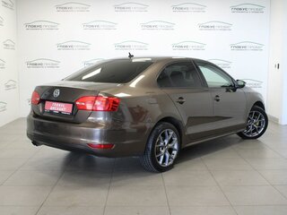 2011 Volkswagen Jetta VI, коричневый, 800000 рублей, вид 2