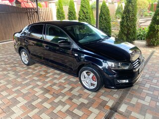 2015 Volkswagen Polo V Рестайлинг, чёрный, 810000 рублей, вид 1