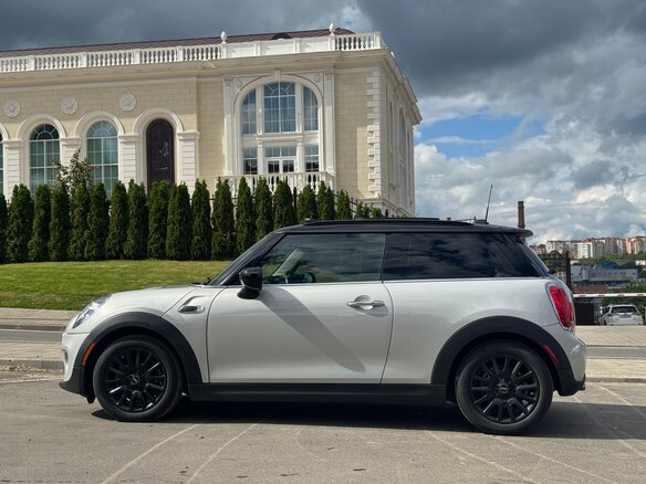 2020 Mini Hatch Cooper III (F55/F56) Рестайлинг, серый, 1425000 рублей - вид 6