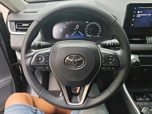 2024 Toyota RAV4 V (XA50), чёрный, 4023297 рублей - вид 6