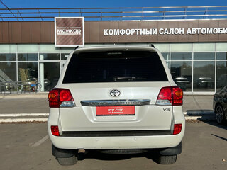 2013 Toyota Land Cruiser 200 Series Рестайлинг 1, белый, 3885000 рублей, вид 5