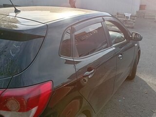 2016 Kia Rio III Рестайлинг, чёрный, 850000 рублей, вид 3
