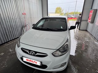 2013 Hyundai Solaris I, белый, 580000 рублей, вид 2