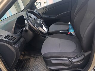 2011 Hyundai Solaris I, золотистый, 650000 рублей, вид 5