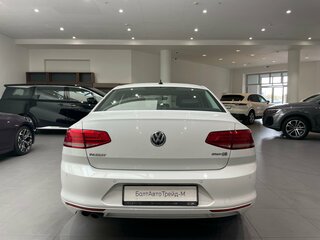 2018 Volkswagen Passat B8, белый, 2788000 рублей, вид 5