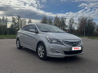 2015 Hyundai Solaris I Рестайлинг, серебристый, 690000 рублей, вид 3