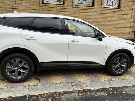 2023 Kia Sportage V, белый, 2690000 рублей, вид 3