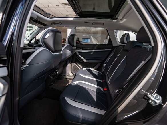 2026 Geely Atlas II, чёрный, 4119990 рублей - вид 16