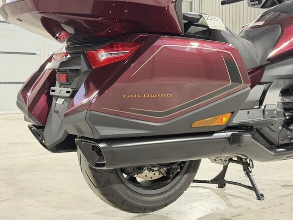 2025 Honda GL 1800 Gold Wing, красный, 3400000 рублей - вид 12