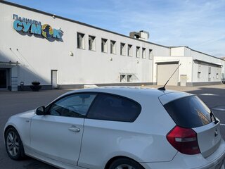 2010 BMW 1 серии 116i I (E81/E82/E87/E88) Рестайлинг, белый, 720000 рублей, вид 4