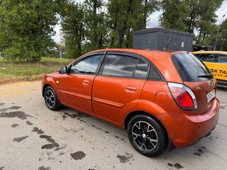 2011 Kia Rio II Рестайлинг, оранжевый, 540000 рублей, вид 4