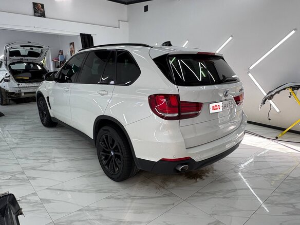 2017 BMW X5 25d III (F15), белый, 3000000 рублей - вид 2