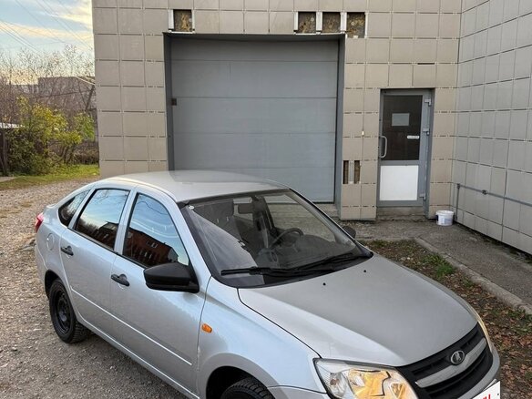 2014 Lada (ВАЗ) Granta I, серебристый, 370000 рублей