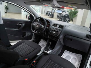 2018 Volkswagen Polo V Рестайлинг, белый, 805000 рублей, вид 5
