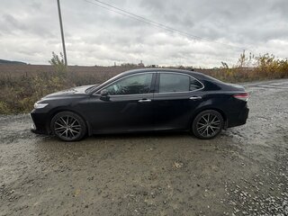 2021 Toyota Camry VIII (XV70) Рестайлинг, чёрный, 3700000 рублей, вид 4