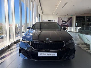 2025 BMW 5 серии 530i xDrive VIII (G60/G61/G68), чёрный, 8500000 рублей, вид 2