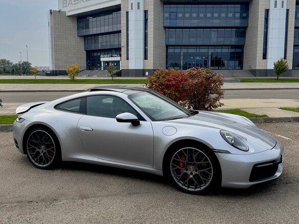 2019 Porsche 911 Carrera 4S VIII (992), серебристый, 11690000 рублей