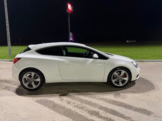 2012 Opel Astra GTC J Рестайлинг, белый, 855000 рублей, вид 4