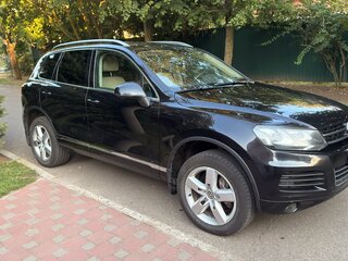 2011 Volkswagen Touareg II, чёрный, 2000000 рублей, вид 2