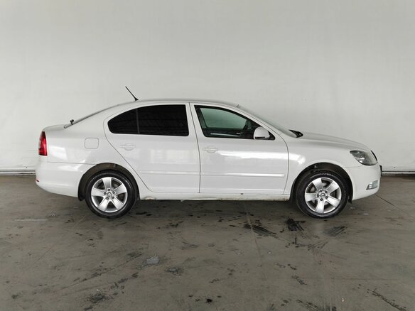 2012 Skoda Octavia II (A5) Рестайлинг, белый - вид 7