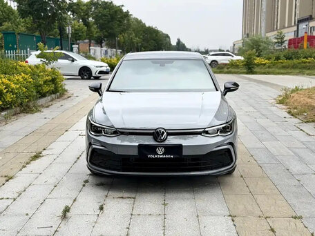 2022 Volkswagen Golf VIII, серый, 1850000 рублей, вид 2