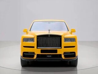 2024 Rolls-Royce Cullinan Black Badge I (Series I), жёлтый, 74900000 рублей, вид 2