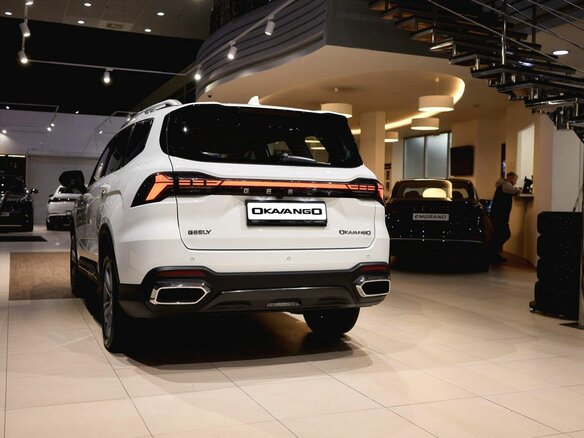 2025 Geely Okavango I Рестайлинг, белый - вид 4