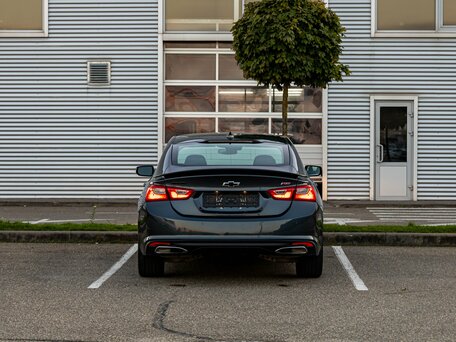 2020 Chevrolet Malibu IX Рестайлинг, серый, 1795000 рублей, вид 5