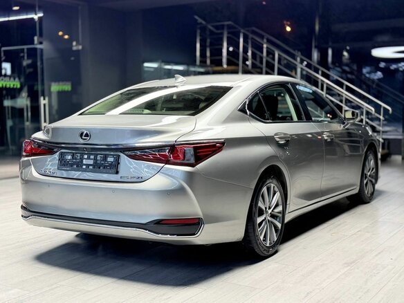 2020 Lexus ES 250 VII, серый, 3100000 рублей - вид 5