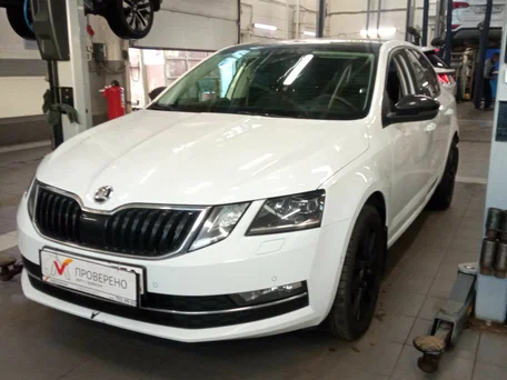 2018 Skoda Octavia III (A7) Рестайлинг, белый, 1920000 рублей, вид 1