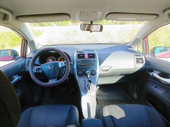 2011 Toyota Auris I Рестайлинг, красный, 950000 рублей - вид 9