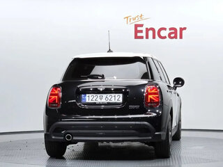 2022 Mini Hatch Cooper III (F55/F56) Рестайлинг 2, чёрный, 1850000 рублей, вид 4