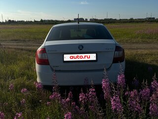 2014 Skoda Rapid I, белый, 800000 рублей, вид 4