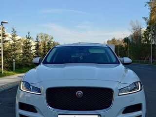 2017 Jaguar F-Pace I, белый, 2370000 рублей, вид 2