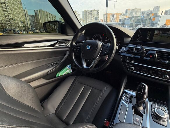 2018 BMW 5 серии 520i VII (G30/G31/G38), чёрный, 3000000 рублей - вид 10