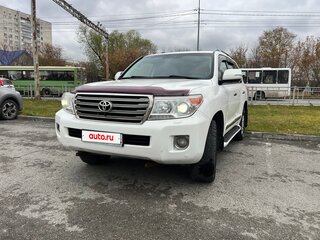 2013 Toyota Land Cruiser 200 Series Рестайлинг 1, белый, 3190000 рублей, вид 3
