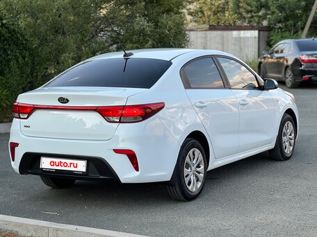2018 Kia Rio IV, белый, вид 3