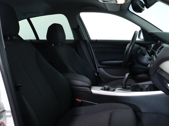 2016 BMW 1 серии 118i II (F20/F21) Рестайлинг, белый, 1590000 рублей - вид 11