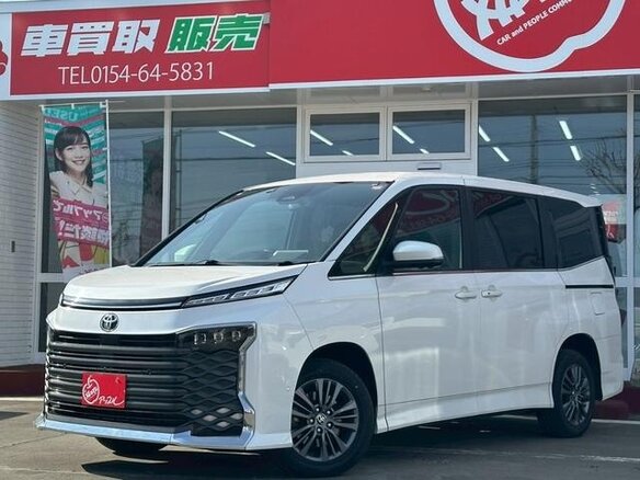 2023 Toyota Voxy IV (R90), белый - вид 1