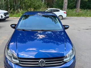 2017 Volkswagen Polo V Рестайлинг, синий, 950000 рублей, вид 1