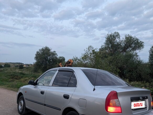 2004 Hyundai Accent ТагАЗ II, серебристый, 270000 рублей - вид 3