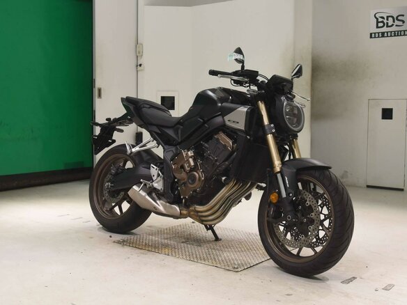 2025 Honda CB 650R, чёрный, 1077000 рублей - вид 2