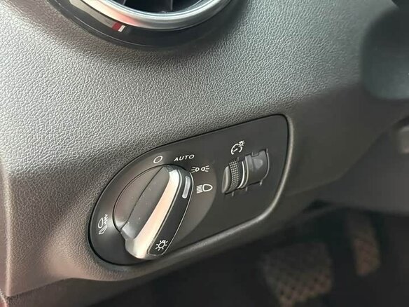 2016 Audi A1 I (8X) Рестайлинг, красный, 1150002 рублей - вид 9