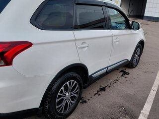 2019 Mitsubishi Outlander III Рестайлинг 3, белый, 2300000 рублей, вид 2