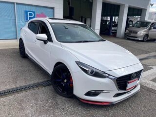 2019 Mazda Axela III Рестайлинг, белый, 1107000 рублей, вид 3