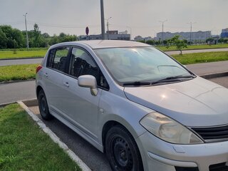 2010 Nissan Tiida I Рестайлинг, серебристый, 600000 рублей, вид 2
