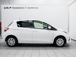 2019 Toyota Vitz III (XP130) Рестайлинг, белый, 1050000 рублей, вид 5