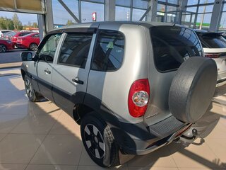 2018 Chevrolet Niva I Рестайлинг, серебристый, 756000 рублей, вид 4