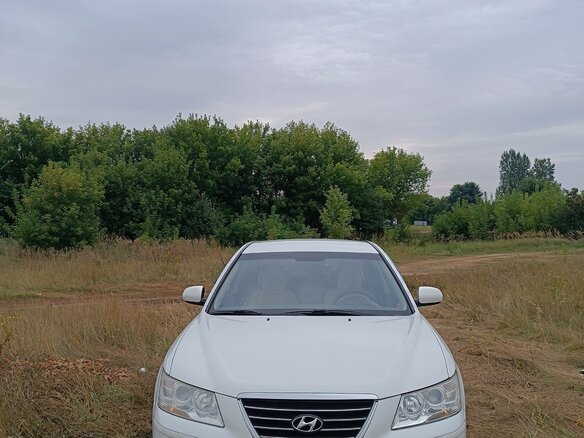 2010 Hyundai Sonata V (NF) Рестайлинг, белый, 620000 рублей - вид 1